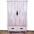 Armario con puertas de dibujo veteado y cajones inferiores - rosa/blanco